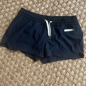 Vuori clementine 2.0 navy shorts size medium